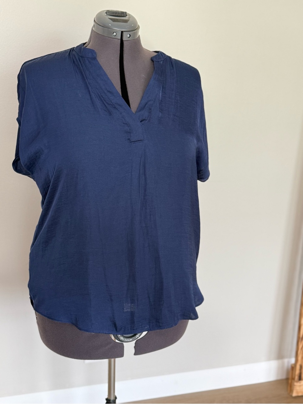 RACHEL Rachel Roy Navy Split V-Neck Short Sleeve Blouse